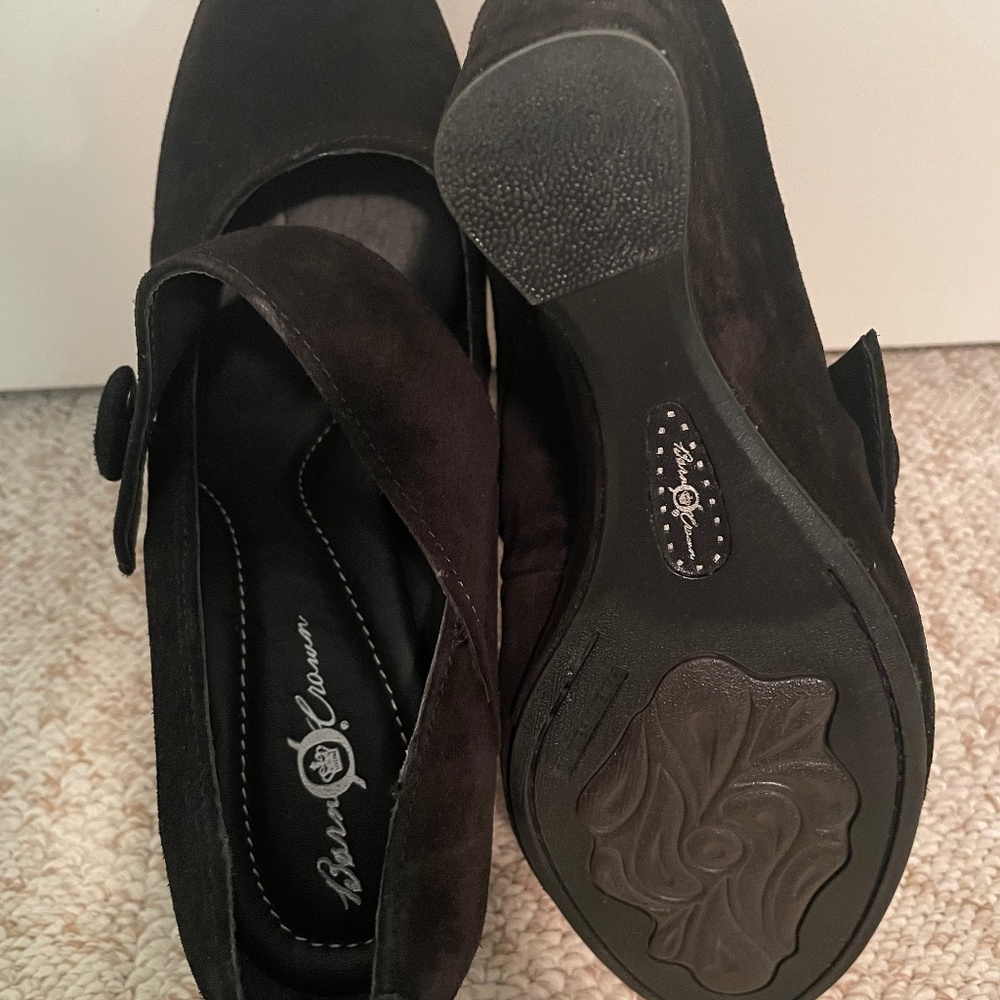 Crown Born Wedge women's size 11
